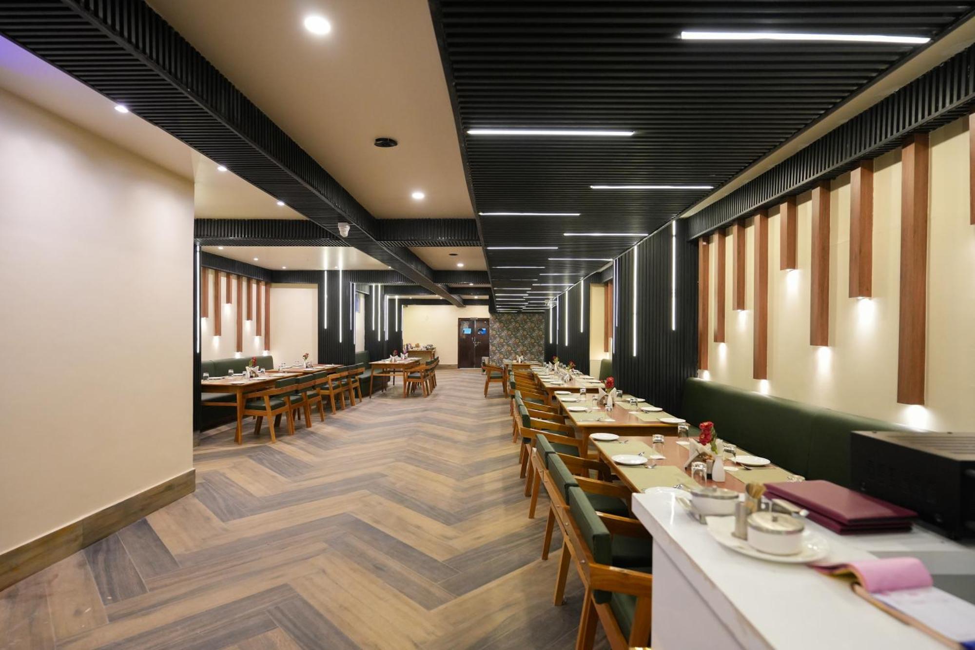 Hotel Pavitra Purnia Zewnętrze zdjęcie
