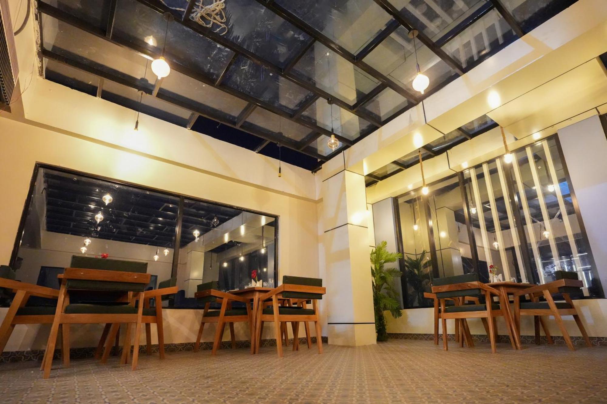 Hotel Pavitra Purnia Zewnętrze zdjęcie